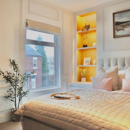 Cosy Renovated House In Warrington Villa Exterior photo