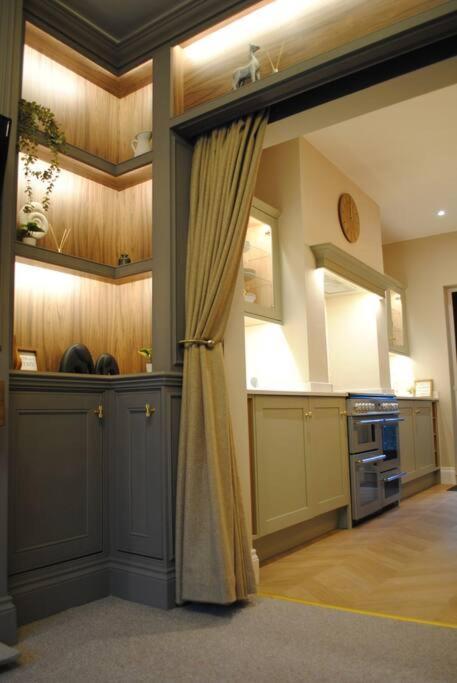 Cosy Renovated House In Warrington Villa Exterior photo