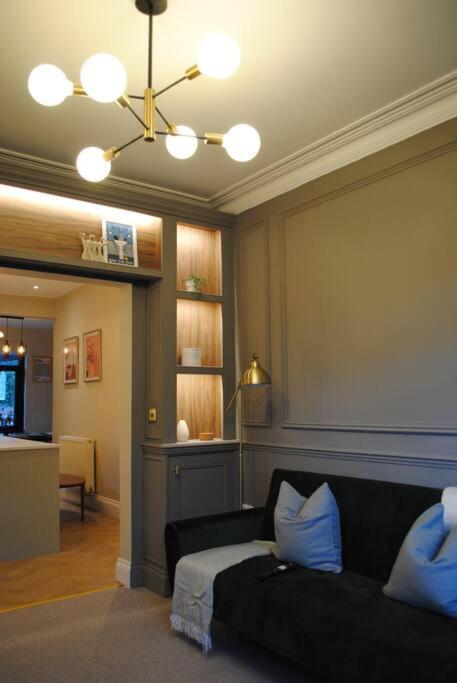 Cosy Renovated House In Warrington Villa Exterior photo
